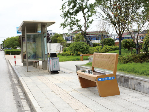 Bus platform bench